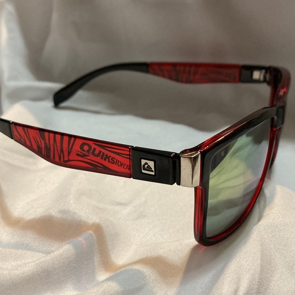 Red and black Quicksilver sunglasses. NIB - Picture 3 of 4